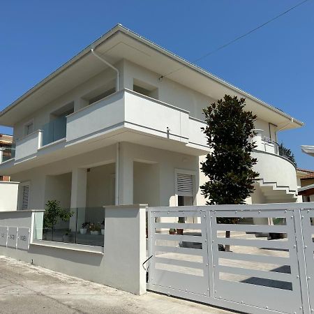 White B&B Pagliare Екстериор снимка