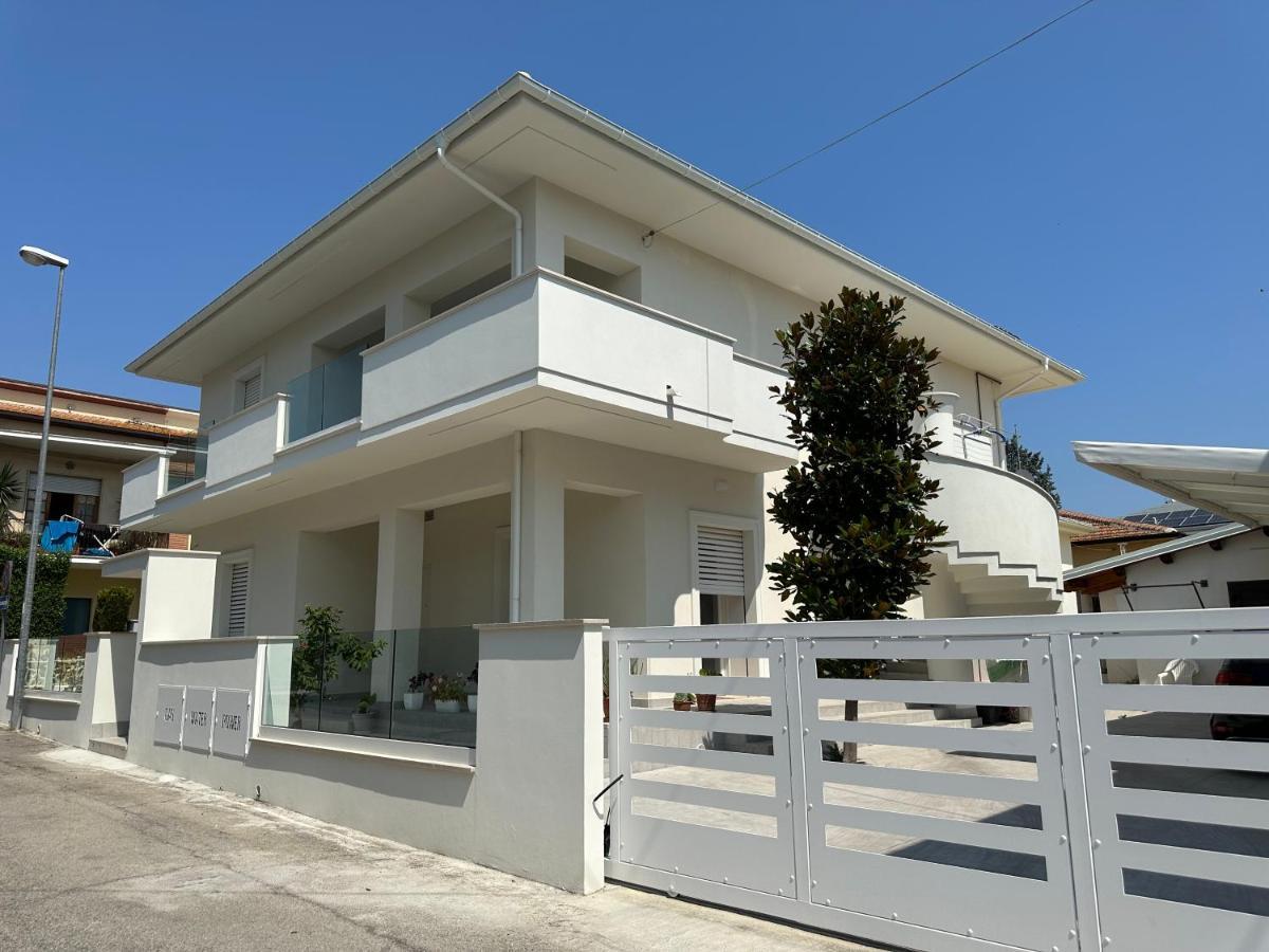 White B&B Pagliare Екстериор снимка